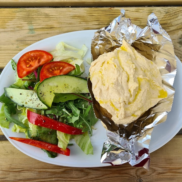 photo of SeaCup Cafe Bakad Potatis med Hummus shared by @sara1234 on  01 May 2022 - review