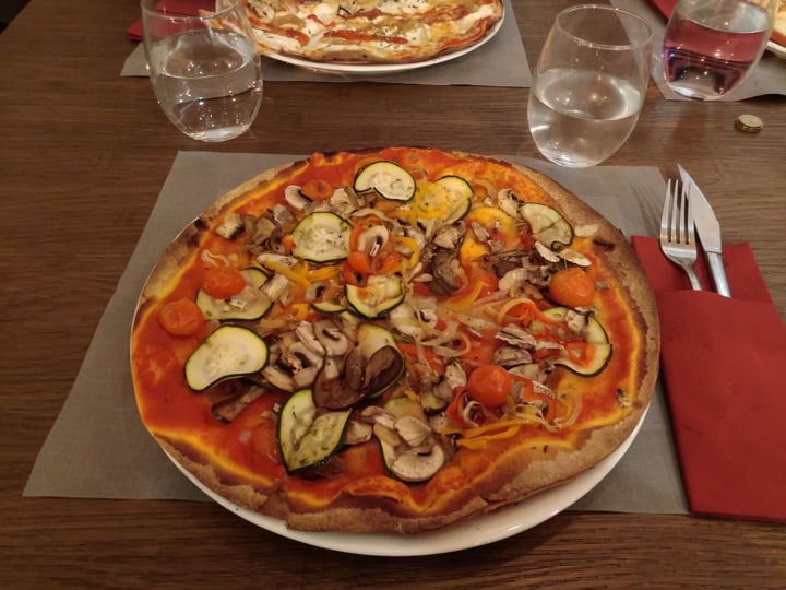 review photo of IL TOQUE Pizzería Pizza Vegetal shared by @ppraz on 25 Nov 2019 - review