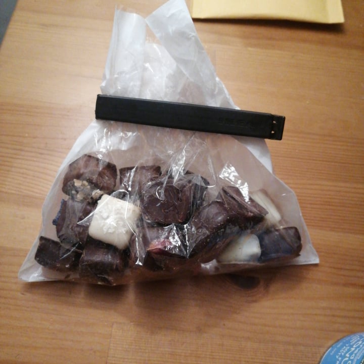 review photo of Vegan delight sweden Advent Delights Konfekt shared by @luisabys on 27 Mar 2022 - review
