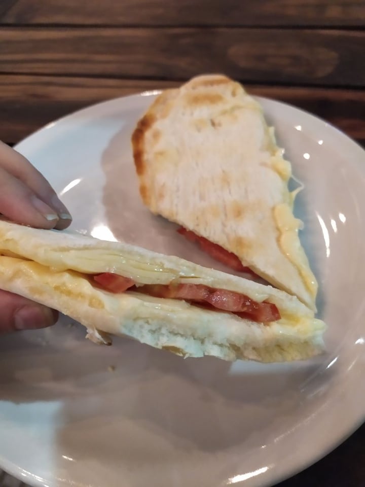photo of Dolce Vita Tostado De Tomate Y queso shared by @heycharliebrown on  26 Feb 2020 - review
