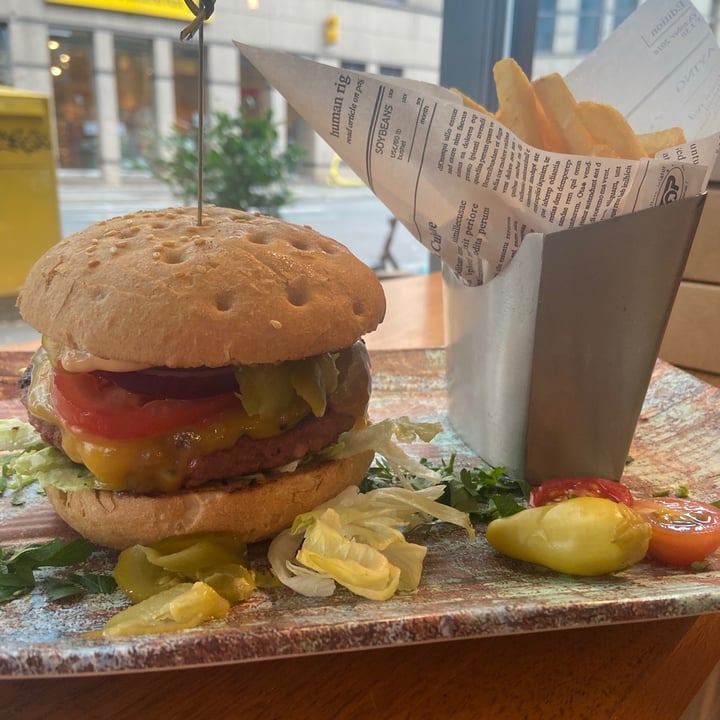 photo of Dominion Food Revolution Moving mountain burger shared by @marieheidi on  21 Oct 2020 - review