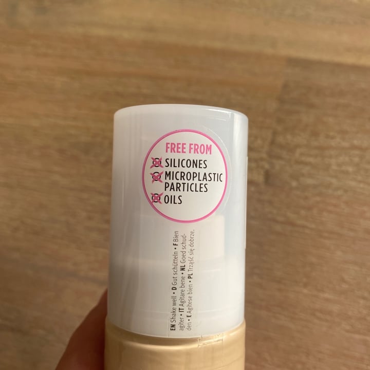 photo of Essence Cosmetics Stay All Day 16h Long Lasting Foundation shared by @lorenavegana on  07 Jul 2021 - review