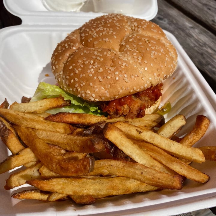 photo of Fern Cafe and Bakery Chickun Burger With Fries and a side of garlic aioli shared by @maggie on  24 Aug 2020 - review