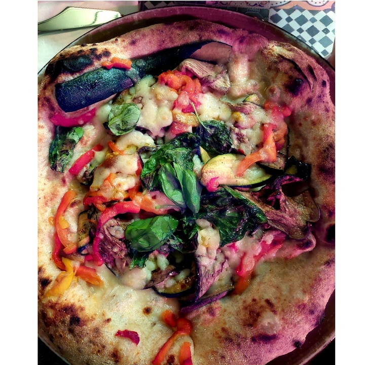 photo of Pizzeria Assaje Trieste Ortolana integrale con mozzarella plant-based shared by @noemiso on  17 Mar 2022 - review