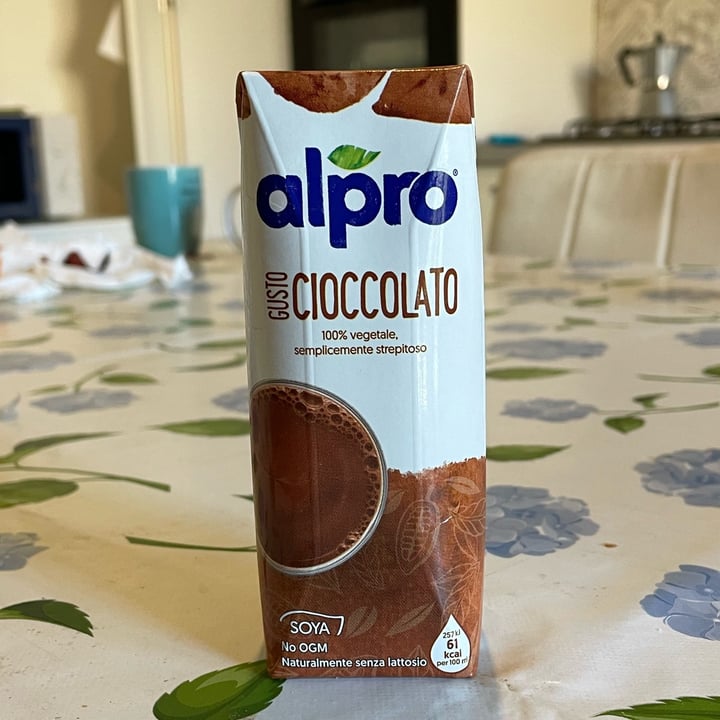 photo of Alpro Bevanda a base di soia al gusto di cioccolato shared by @akob98 on  05 Nov 2022 - review