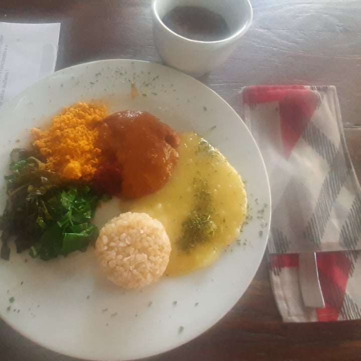 photo of Restaurante Vegetariano Nataraj couve refogada, arroz cateto integral,  l3ntilha, purê de batata, hambúrguer de beterraba  à parmegiana. shared by @liriosterapias on  08 Dec 2022 - review