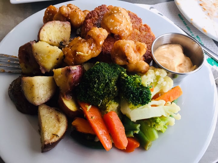 review photo of Seitan Urban Bistro Coleslaw con Alitas de Coliflor shared by @valepickles on 03 Sep 2019 - review