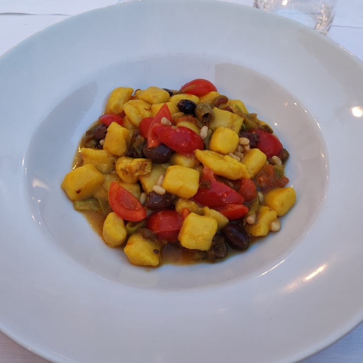 review photo of Ristorante La Luce Gnocchi di patata con fiori di zucchine, dadolata di pomodori saporiti con olive e pinoli shared by @annavice on 01 Jun 2022 - review