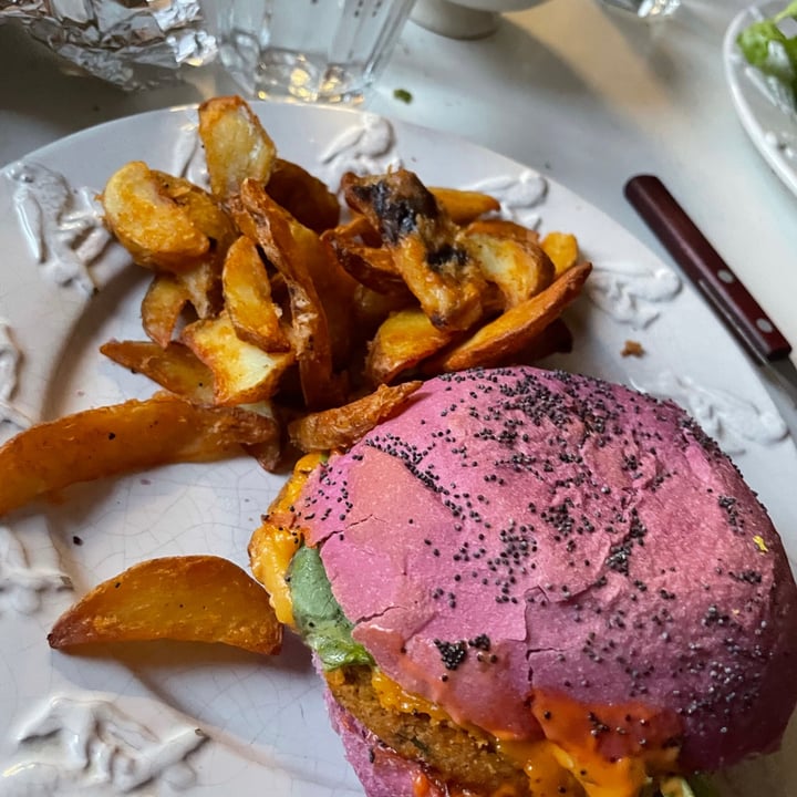 photo of Flower Burger Cherry Bomb shared by @lulipast on  27 Jun 2021 - review