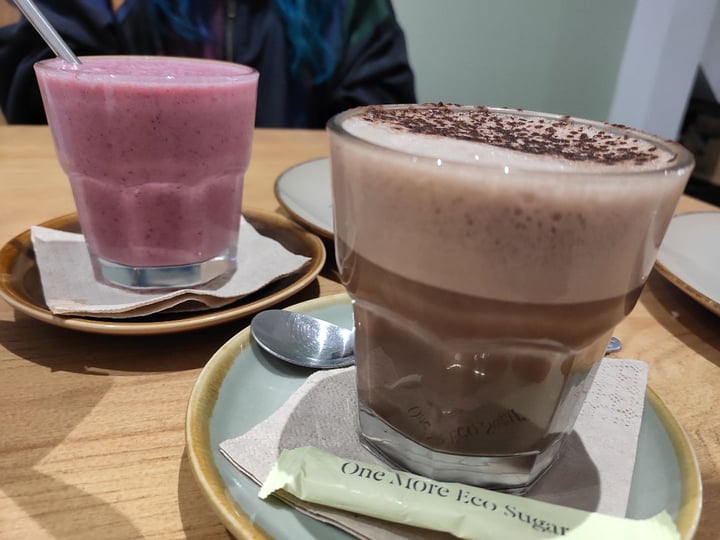 review photo of Beagle Restaurant Batido de frutos rojos shared by @belenmaqueda on 21 Dec 2019 - review