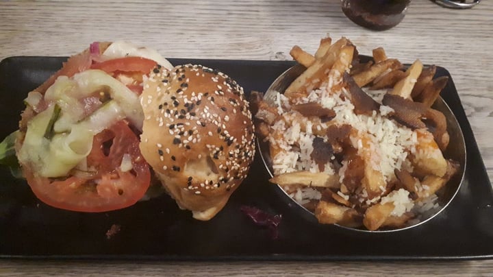 photo of Hudsons The Burger Joint (Gardens) The Influencer Burger shared by @colleenc on  01 Feb 2020 - review