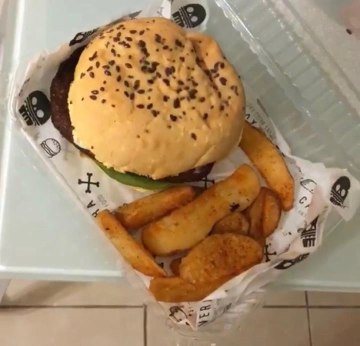 review photo of CalaVera Hamburguesa calavera shared by @andlelalala on 16 Dec 2019 - review