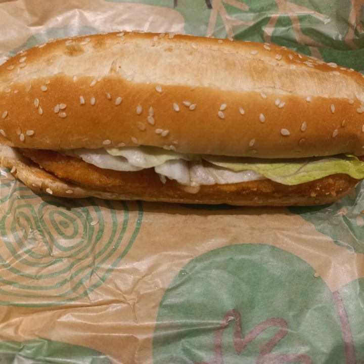 photo of Burger King Long Chicken Vegetal shared by @skymonler on  30 Apr 2022 - review