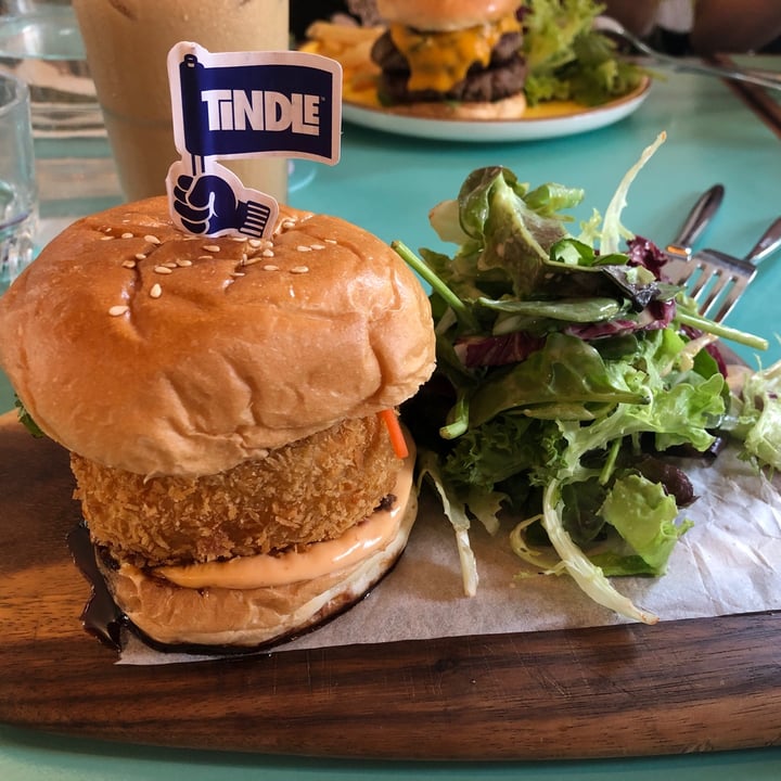 review photo of Privé Asian Civilisations Museum Sweet & Sticky Panko-Crusted TiNDLE™ Burger shared by @sparklyy on 17 Apr 2021 - review