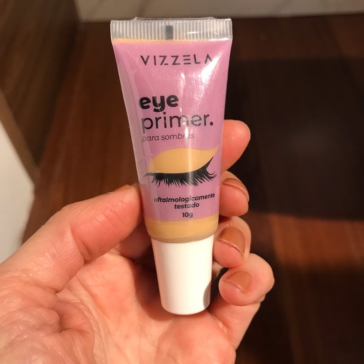 photo of Vizzela Cosméticos Eye Primer shared by @claudiacoratto on  29 Jul 2022 - review
