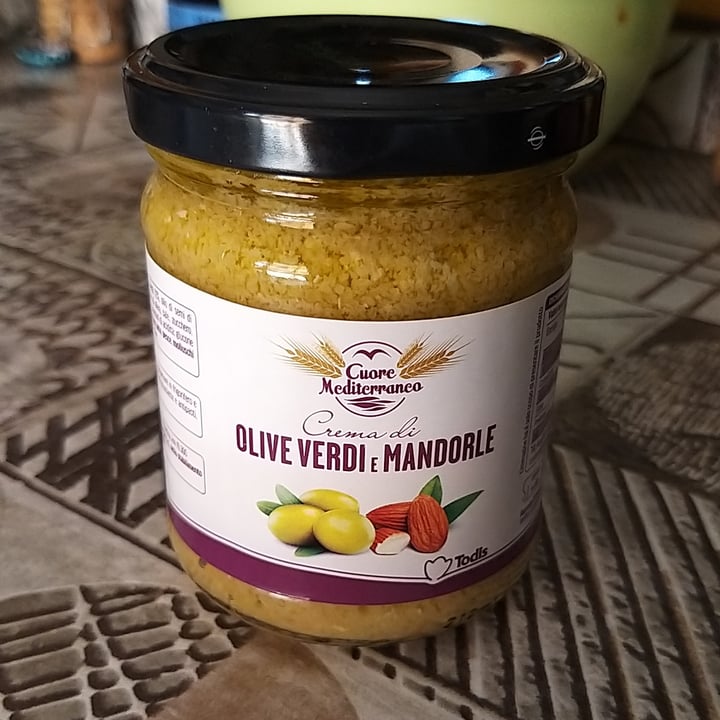 photo of Cuore Mediterráneo Crema di olive verdi e mandorle shared by @robiarpi65 on  29 Jul 2022 - review