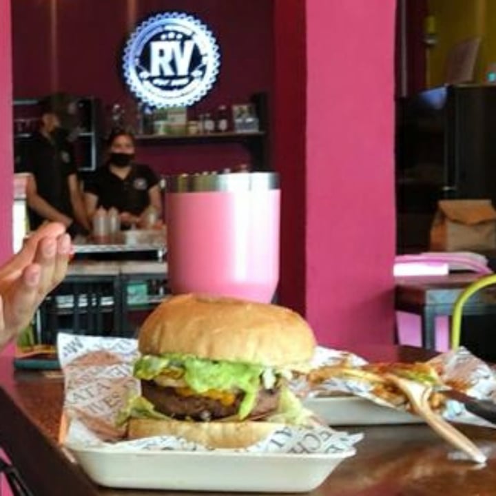 photo of Revolucion Verde Beyond Burger Hawaiana shared by @anacortesl on  02 Jul 2020 - review