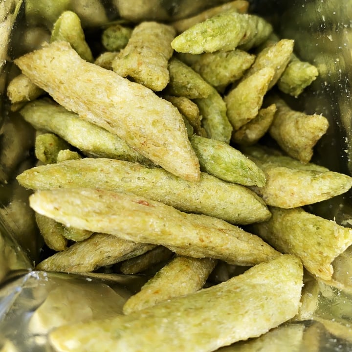 photo of Calbee Harvest Snaps Baked Pea Crisps shared by @astxnto on  27 Jan 2021 - review