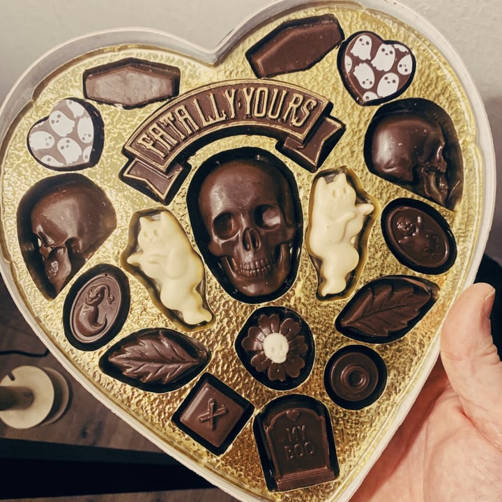 photo of Vegan treats Fatally yours chocolate box shared by @meatymcsorley on  15 Feb 2021 - review