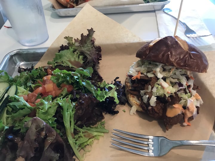 photo of The Modern Vegan Pulled Pork Sandwich shared by @veganmeditator on  14 Sep 2019 - review