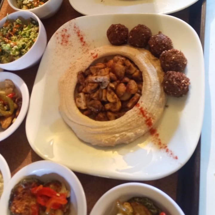 review photo of Falafel Shalom Hummus Con champiñones shared by @stefantispecista on 30 Sep 2022 - review