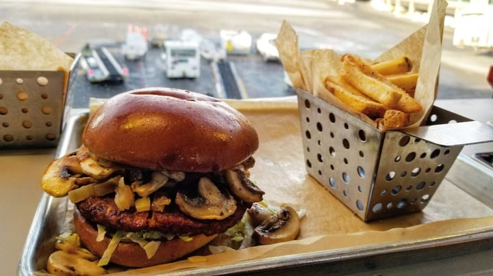 review photo of Chilis Texas Bar Mushrooms Burger (Modified!) shared by @iolantherhoda on 27 Mar 2020 - review