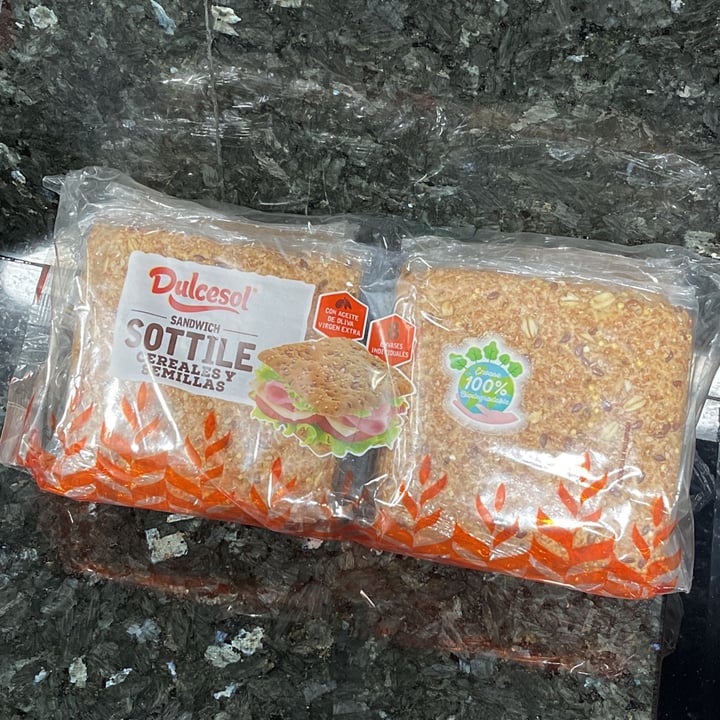 review photo of Dulcesol Sándwich con semillas shared by @floundeer on 30 Sep 2021 - review