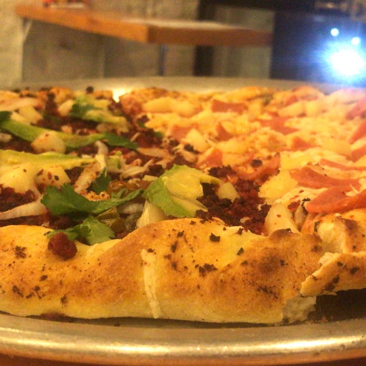review photo of Veggino's Pizza Pizza hawaiana shared by @carmin on 18 Dec 2020 - review