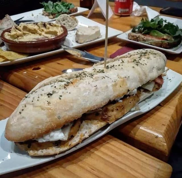 Foto do prato “Bocata chivito”