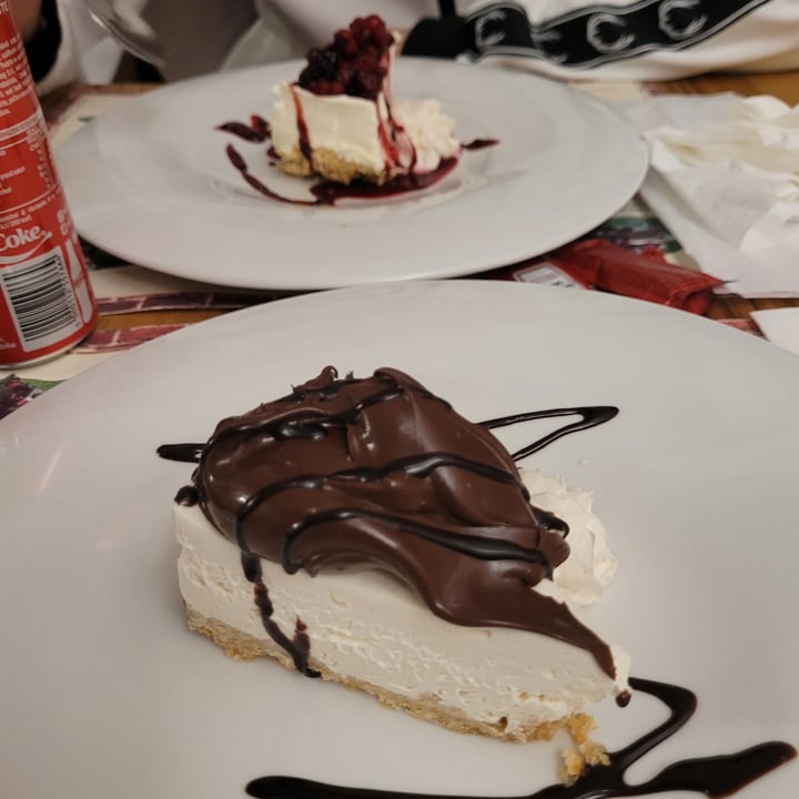 photo of Frankie's Bar Pizzeria Sorrento Vegan Pizzas And Vegan Cheesecakes. shared by @marghegreen on  16 Mar 2022 - review