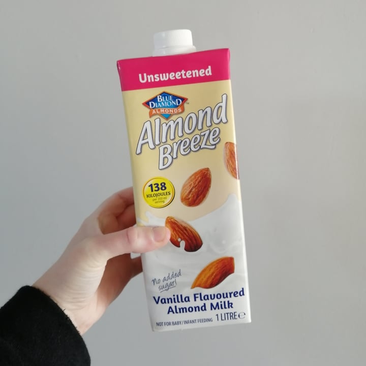 photo of Blue Diamond Almond Breeze Unsweetened Vanilla Flavoured Almond Milk shared by @victoriagray on  10 Aug 2021 - review