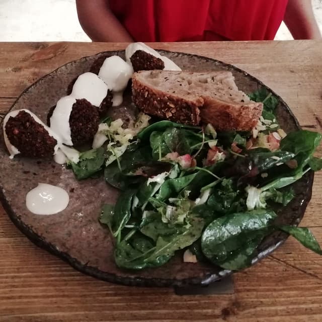 Foto do prato “Falafel Casero con salsa Tahini”