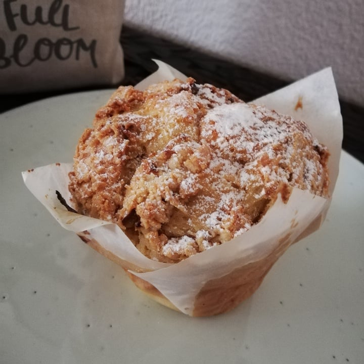 photo of Food Lover’s Market Apple & Cinnamon Muffin shared by @simonel on  02 Oct 2021 - review