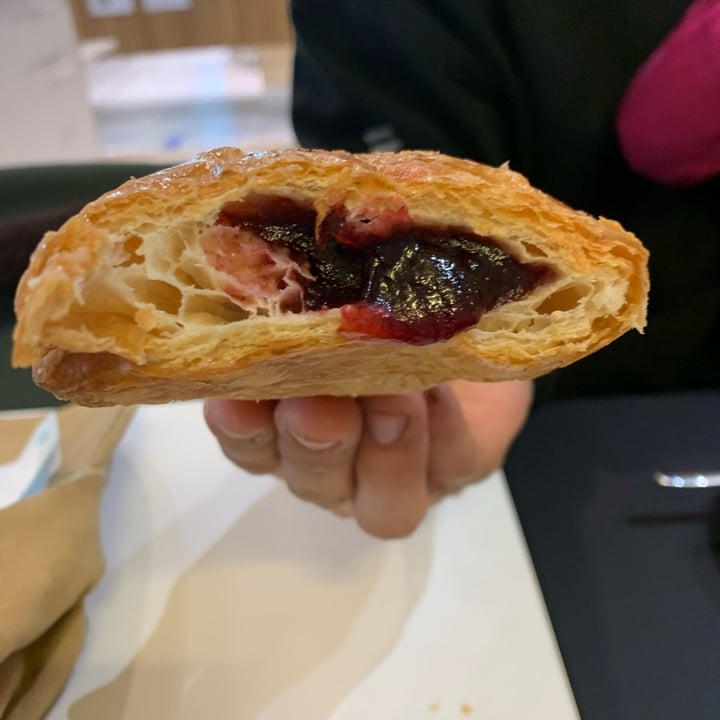 review photo of Pasticceria Antico Borgo Bakery brioche vegana shared by @rubricaverde on 06 Dec 2021 - review
