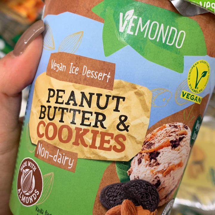 photo of Vemondo Ice cream peanut butter & cookies shared by @nefos19 on  15 Jan 2022 - review