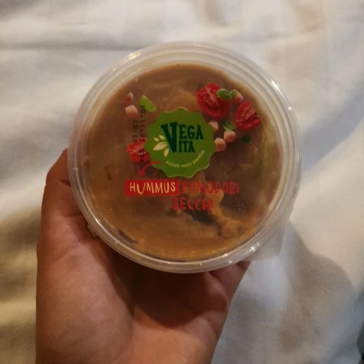 photo of Vegavita Hummus Pomodori Secchi shared by @elezerowaste on  18 Oct 2021 - review