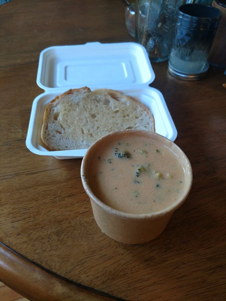 photo of Vegan East Cheddar Broccoli Soup shared by @iszy on  23 Feb 2020 - review