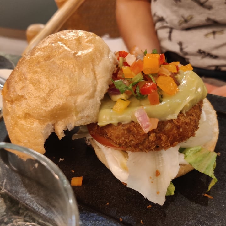 photo of The Green Affair Chickpea curry burger shared by @inesvi on  14 Sep 2021 - review
