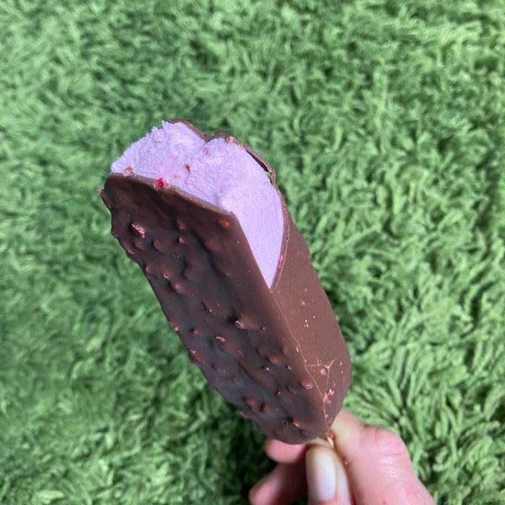 photo of Simple Truth Dairy-free chocolate raspberry frozen dessert bar shared by @nibblenyaka on  29 Jun 2021 - review