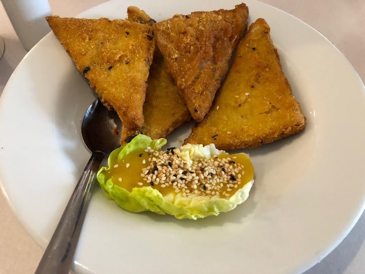 photo of Caballete & Berenjena Vegan Food Entrada de tofu shared by @caidadematerium on  27 Oct 2019 - review