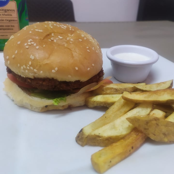 photo of Restaurante Vegetariano Om Shanti Hamburguesa shared by @angrouses on  12 Apr 2022 - review