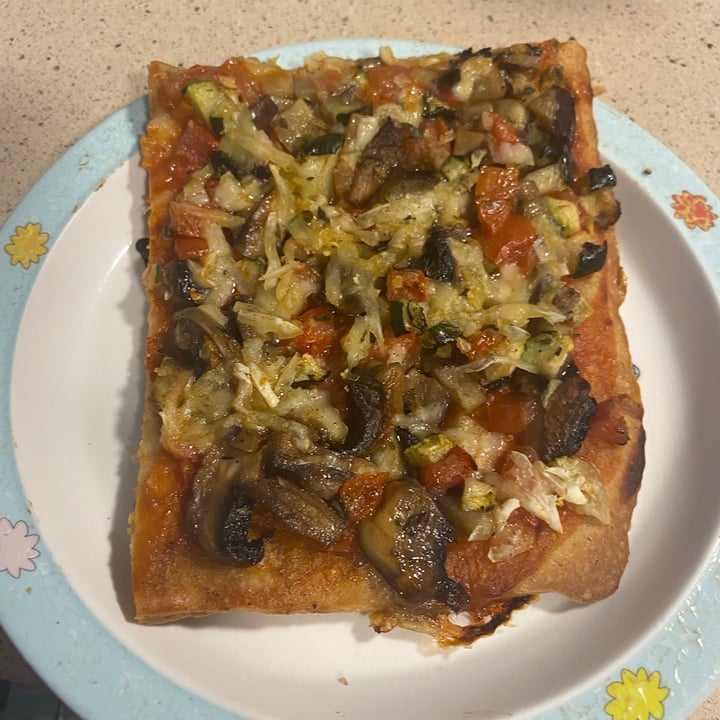 photo of Alice in Wonderpie Pizza de verduras y queso vegano shared by @susana01 on  28 Jan 2021 - review