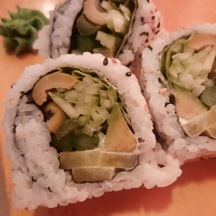 review photo of Ristorante Long Jin di Yu Nana Esotic uramaki shared by @isa81 on 10 Mar 2022 - review
