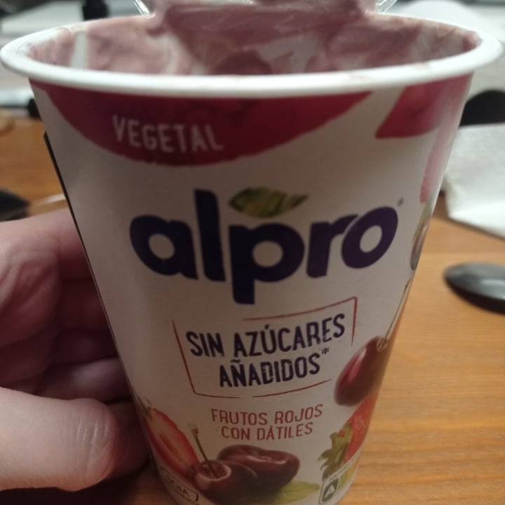 review photo of Alpro Yogurt Frutos Rojos y Dátiles shared by @estefimorgu on 02 Mar 2022 - review