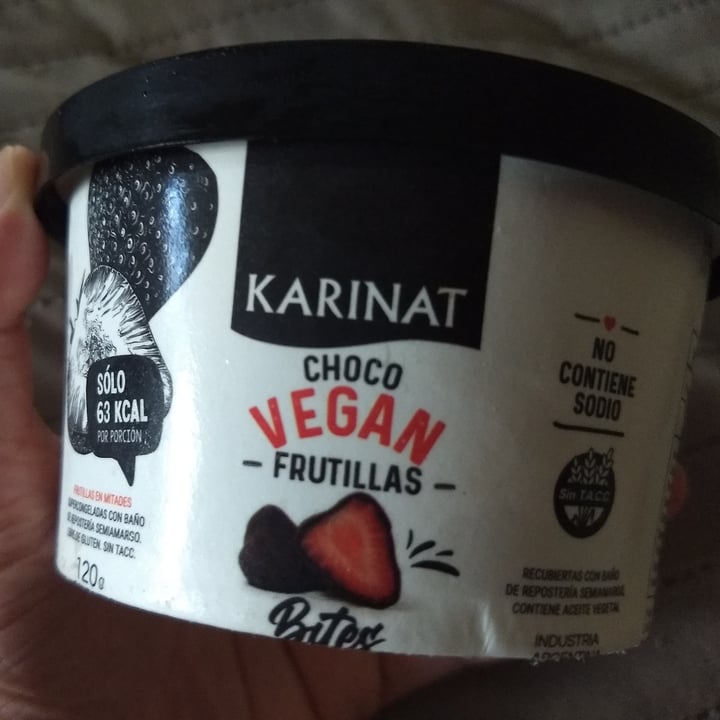 photo of Karinat Choco Vegan Frutillas Bites shared by @tierrapatuna on  10 Jan 2022 - review