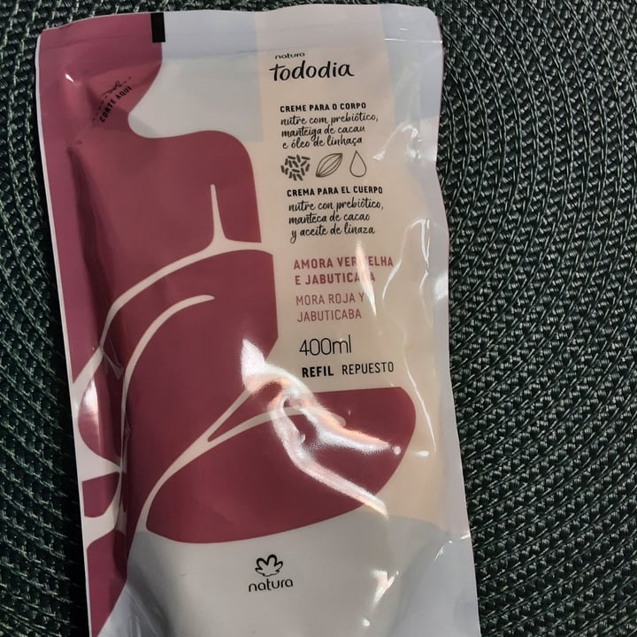 review photo of Natura Creme Hidratante para o Corpo Amora Vermelha e Jabuticaba shared by @cristina1976 on 10 May 2022 - review