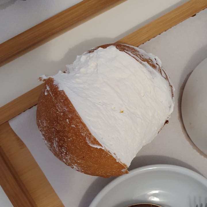 review photo of Tema Maritozzo Vegano shared by @meggjpg on 27 Feb 2022 - review