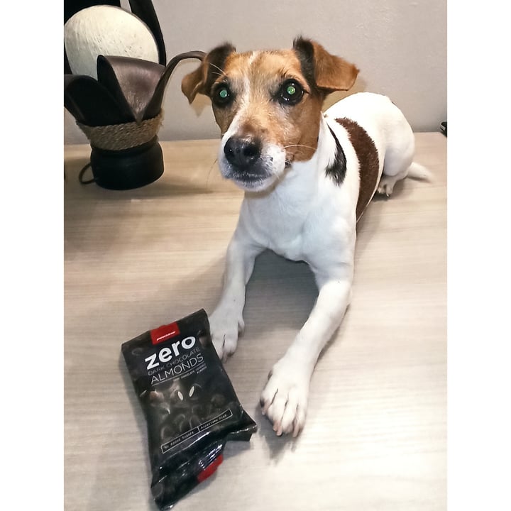 photo of Prozis Zero Dark chocolate almonds shared by @giulyzf on  06 Dec 2021 - review