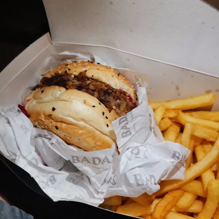 photo of Badass Burgers Vegan Burger 🍔 shared by @lukasser on  07 May 2021 - review