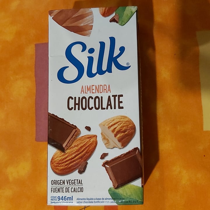 photo of Silk Leche de Almendra sabor Chocolate 190ml shared by @larasumiacher on  27 May 2021 - review